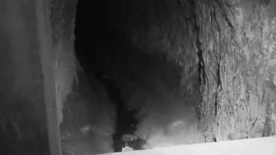 Oh, wow. Check out this cave. - Expedition Bigfoot