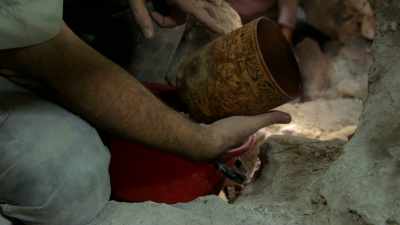 - Oh, wow.
- It's so beautiful. - Lost Treasures of the Maya