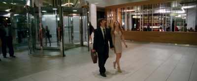 Oh, wow! Look, honey.
Beautiful design! - Keeping Up with the Joneses