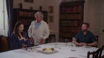 Oh wow, that smells good. - Meet You in Scotland