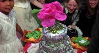 Oh, wow.
- Take a look at that cake. - Alice's Restaurant