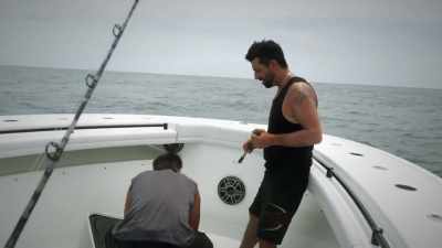 -Oh, yeah. Is he gonna
fit in the box?
-[heavy] nice work. - Deadliest Catch: Bloodline