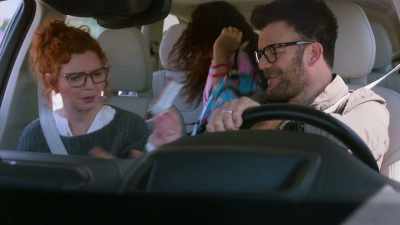 -Oh, yeah.
-Let me tell ya,
Dad is on the regular. - Marvel's Runaways