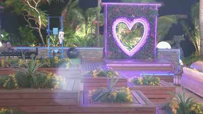 >> OH, YEAH. - Love Island