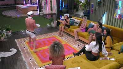 >> OH, YEAH. - Love Island