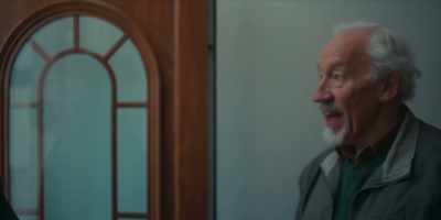 Oh, yeah, sorry. So this
is Lola, my girlfriend. - The Holiday List