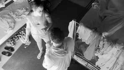 - Oh, yeah.
- Walk into Aneesa's room... - The Challenge: Untold History