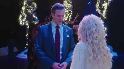 - Oh yeah, why not?
- Oh I just got tired of - Dolly Parton's Mountain Magic Christmas