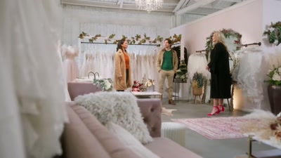 - Oh, yes.
- He's not the groom. - Yuletide the Knot