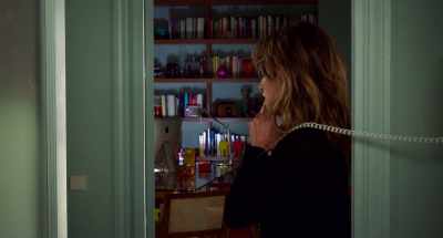 - Oh, yes, that's right, I have to go.
- He'll be right down. Yes, he is. - Parallel Mothers