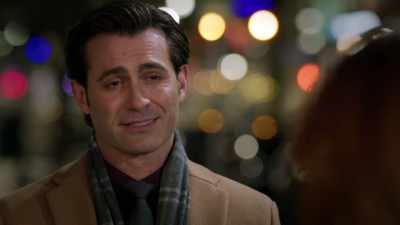 Oh, yes. Yes. It's perfect. - A Royal Christmas Holiday