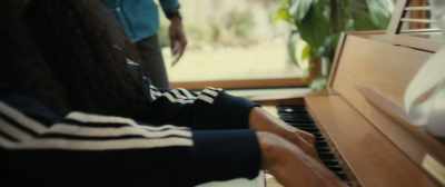 -Oh! You got me a piano!
-[claps] - Swan Song