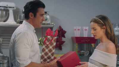 Oh, you
should open that now. - A Taste of Christmas