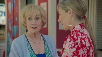 Oh, so you'll give advice
to everyone else here - Living the Dream