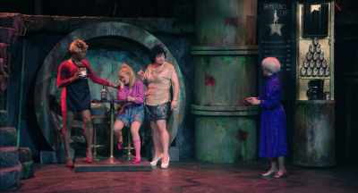 Oh you're good.
(Sarah weeping) - The Toxic Avenger: The Musical