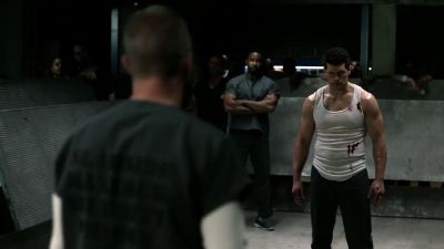 OH, YOU'RE WAY TOUGHER
THAN THIS GUY. - Arrow