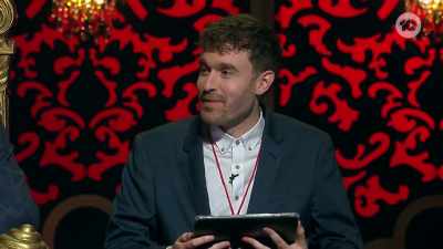 Ohh!
(AUDIENCE EXCLAIMS AND APPLAUDS) - Taskmaster