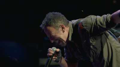♪ Ohh, your flat feet down on the ground ♪ - Road Diary: Bruce Springsteen and The E Street Band