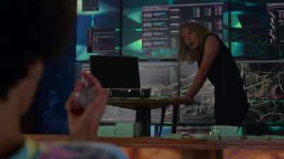 Ohh!
[Parker groans] - Leverage: Redemption