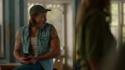 - Ohhh! Oh! Oh!
- (laughs) - Moonshine