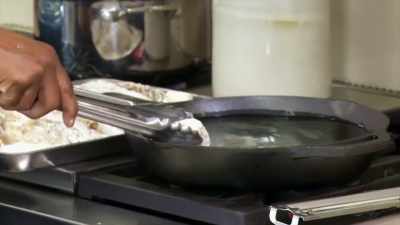 [oil sizzling] - Selena + Chef