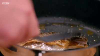 OK, cooks, you have to think about
plating up now, - Britain's Best Home Cook