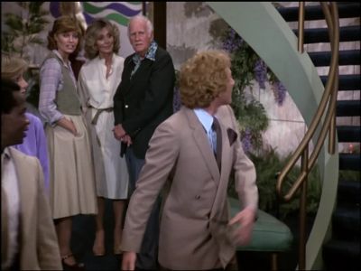 Ok, everybody.
Hurry up. - The Love Boat