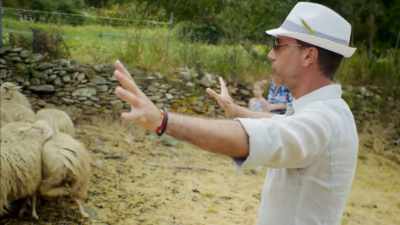 OK, everybody, listen to me! - Gino's Italian Family Adventure