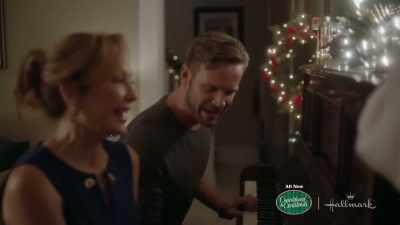 Ok. I want you to
go, do, do, do, ok? - Lights, Camera, Christmas!
