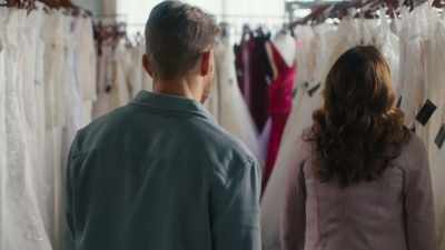 Ok, I'm gonna teach you
a couple basics - The Professional Bridesmaid