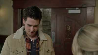 OK, I'm just here
to help my mom. - Meeting Mr. Christmas