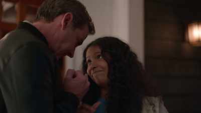 -OK.
-[kisses] - Julie and the Phantoms