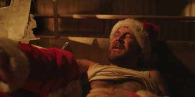 -OK, OK. Hey, just shut up.
-(DAISY WHIMPERS) - A Sunburnt Christmas