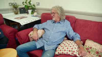 OK. This knife's not very good. - James May and the Dull Men