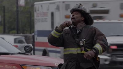 Okay, 51, get a line in there. - Chicago Fire