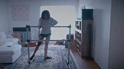 - Okay.
- And so, she makes me feel safe. - On Pointe