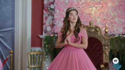 Okay. And who would
like to be my partner? - Royal-ish