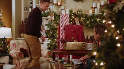 Okay, we are going to
make this place spotl-- - The Jinglebell Jubilee