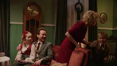 - Okay.
- Are there any nice children here? - Teddy's Christmas