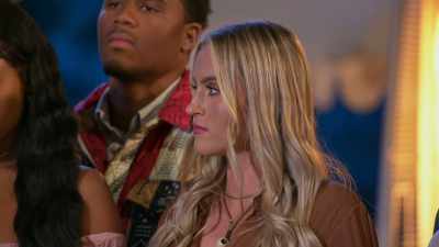 Okay, Baelee, whoever you
don't choose will be eliminated. - Twin Love