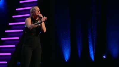 Okay, he bought the ring.
He asked you to spend his life with him. - Iliza Shlesinger: Unveiled