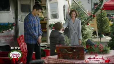 Okay, bug, let's let these guys
get back to work. - Christmas Under the Stars