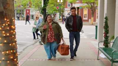 Okay, 'cause everybody
was talking about it. - Steppin' into the Holiday