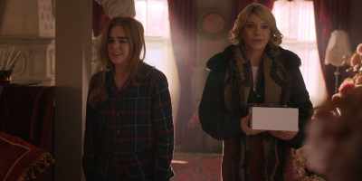 -Okay.
-(CHUCKLES) - Godmothered