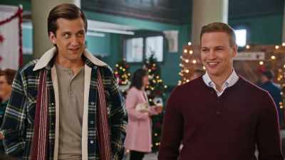 Okay.
(chuckling) - The Jinglebell Jubilee