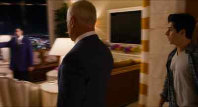 Okay, clear this place out. - Paul Blart: Mall Cop 2