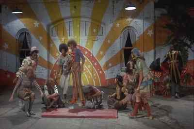 - Okay, come on.
- Come here. - Godspell