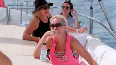Okay, coming out on the genoa. - Below Deck Sailing Yacht