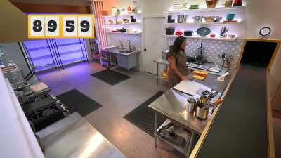 -Okay.
-(conveyor belt whirring) - Secret Chef
