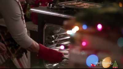 Okay. Dancer, Prancer,
Comet, Cupid. - Welcome to Christmas